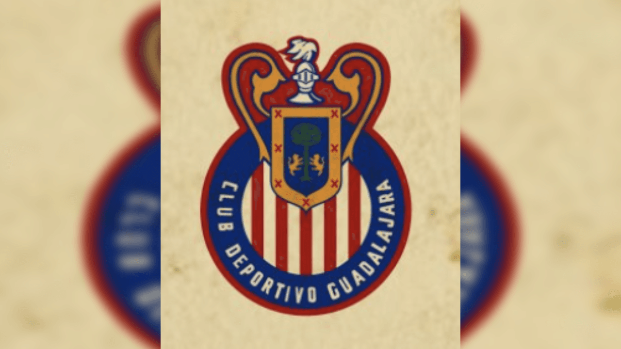<b>Escudo Chivas</b>
<br>- Un estio fino, implementando por primera vez la leyenda Club Deportivo Guadalajara en letras blancas.
<br>- Se usó un ontorno rojo para delimitar el escudo.