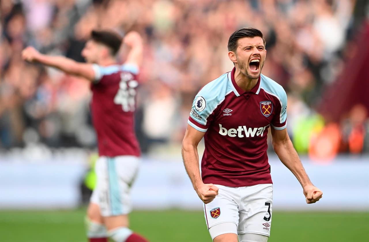 Ajax golea al PSV durante la 10ma fecha de la Eredivisie, donde los locales se impusieron ante los de Eindhoven con goliza 5-0, gracias a los tantos de Berguis (19'), Haller (56'), Anthony Dos Santos (66'), Klaassen (76') y Tadic en minutos agregados. Edson Álvarez fue titular, mientras que el 'Guti' Galaviz entro de cambio.