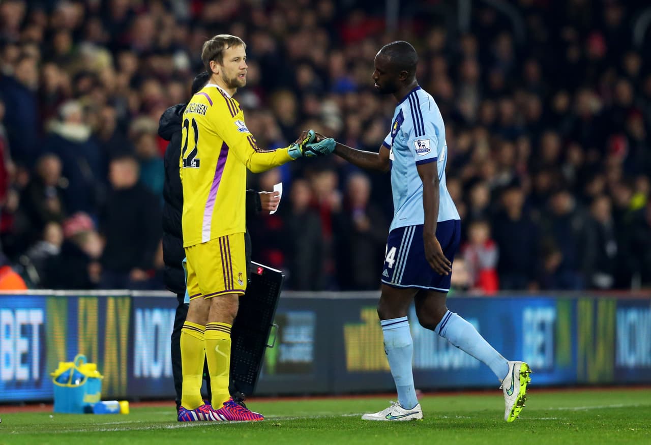 El finlandés Jussi Jasskelainen debutó a los 17 años en la liga de su país y aún está vigente a sus 41 años en el Wigan inglés.