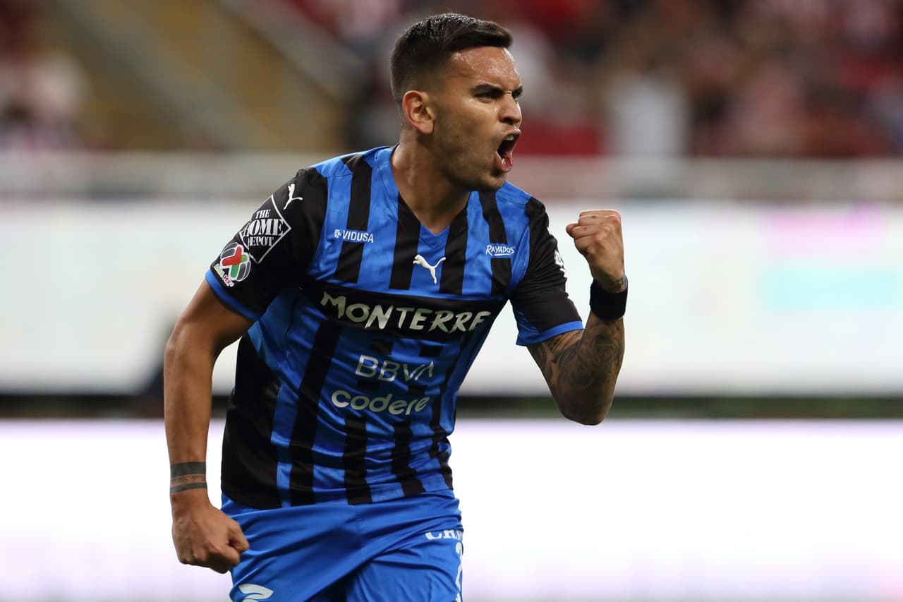 Chivas comenzó ganando con gol de Ángel Zaldíver, pero Rayados reaccionó y con goles de Gallardo, Vegas y un ‘osote’ de Miguel Jiménez terminó por vencer y hundir a un Guadalajara que podría quedarse sin DT.