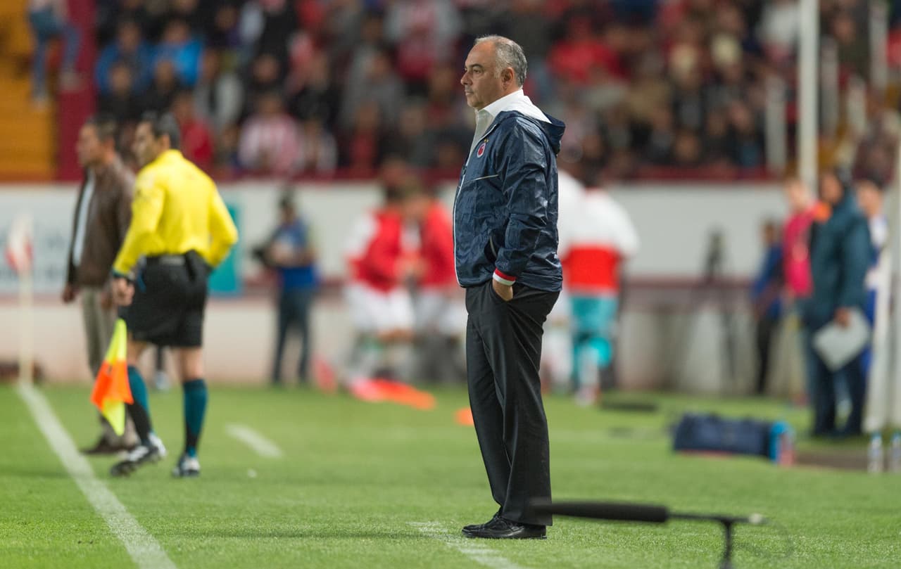 'Memo' era un entrenador prometedor y futurible para la selección. Su título con Pumas lo catapultó, y su casi campeonato con Cruz Azul lo pudo llevar a Brasil. Al final, el ‘Piojo’ le ganó.