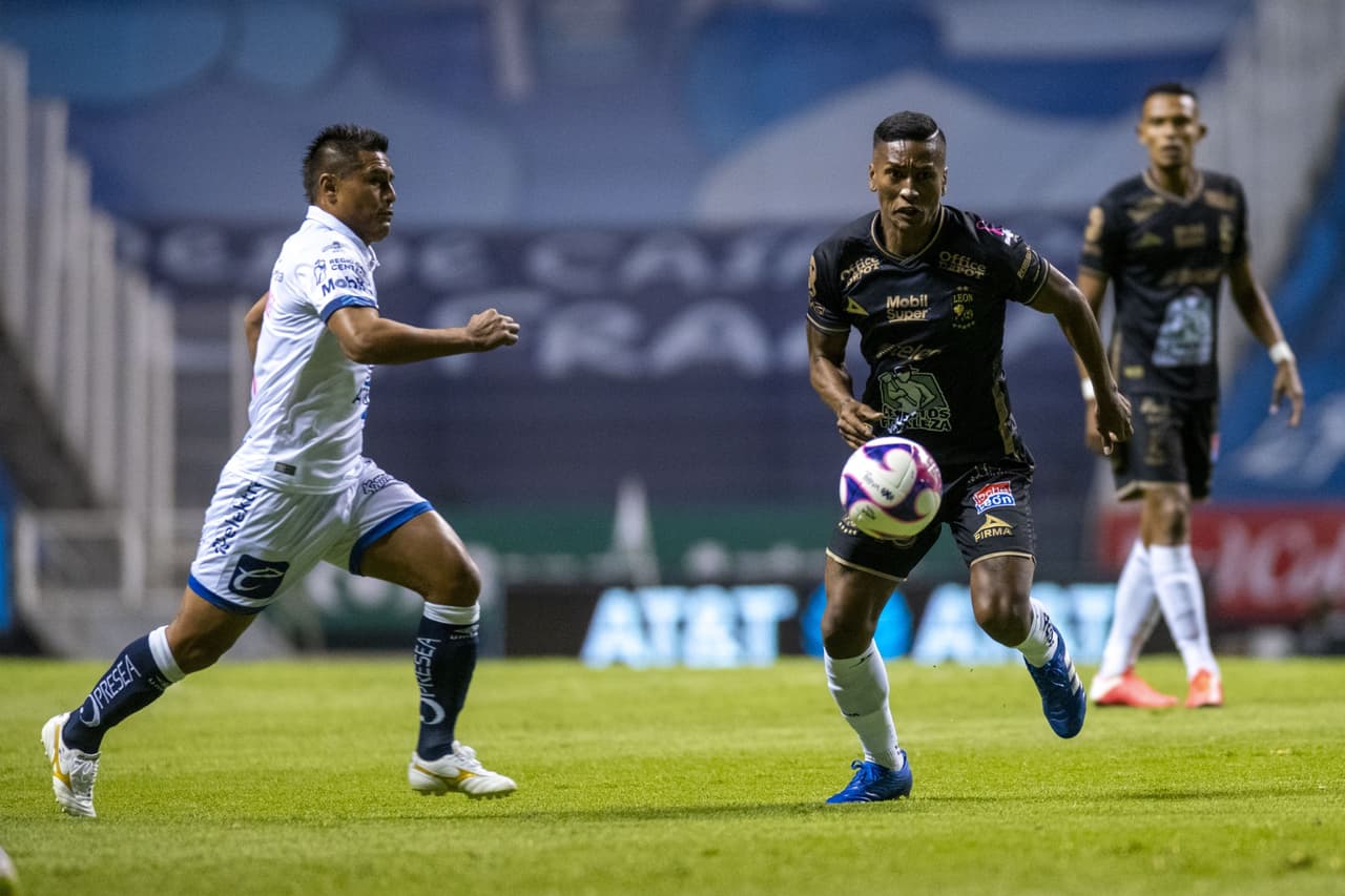 Su llegada al futbol mexicano fue en 2017 cuando se convirtió en refuerzo de los Lobos BUAP.