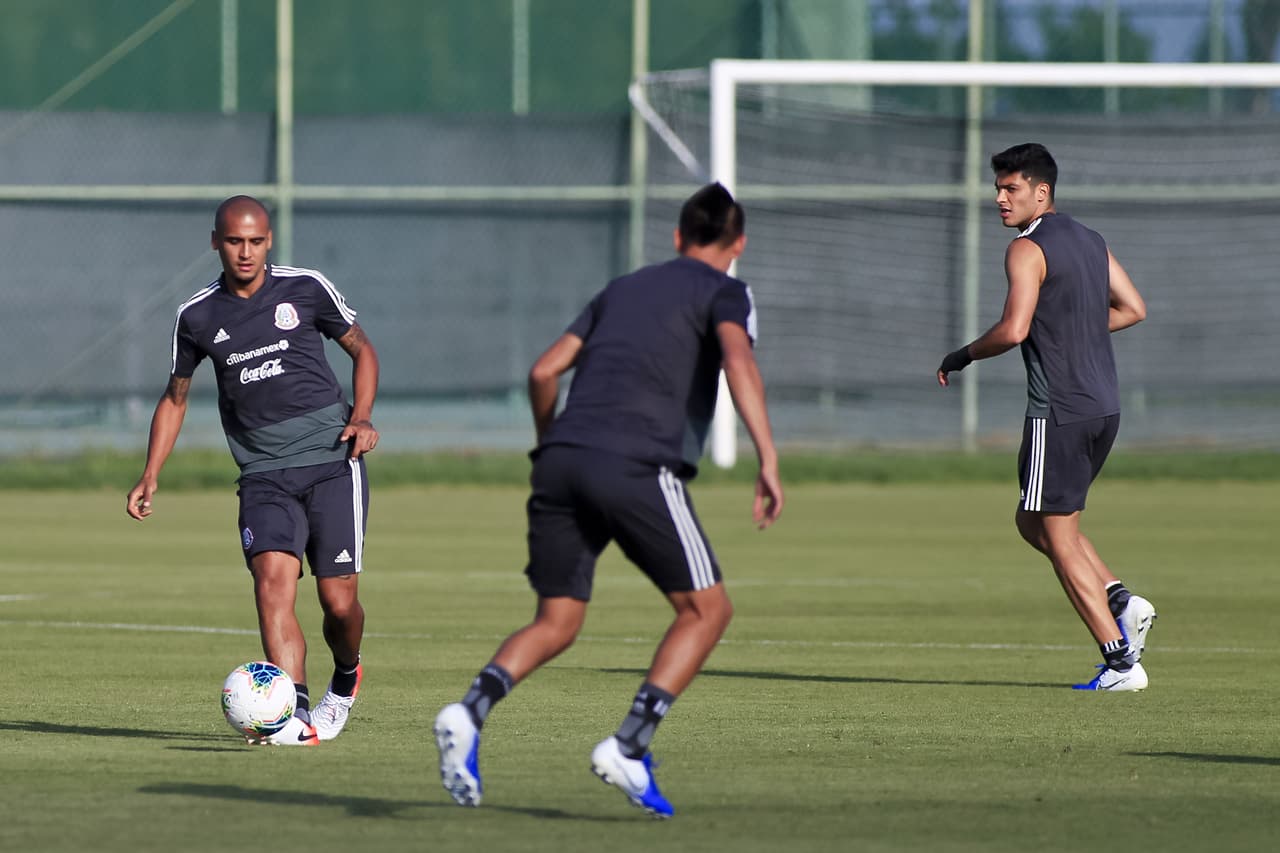 La Selección Mexicana realiza sus últimos ajustes en Los Ángeles (California) con miras a su debut, el primer partido en un torneo oficial con Gerardo Martino como técnico, contra Cuba por el Grupo A de la Copa Oro.