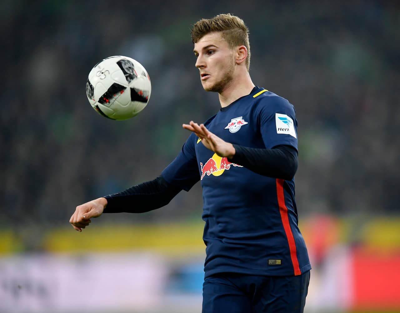 Con 21 años, Timo Werner es el hombre gol del Red Bull Leipzig, el equipo sorpresa de la presente Bundesliga. Aunque está lejos de la marca de Aubameyang, sí ocupa un lugar en el top 5 de los goleadores de esta edición.