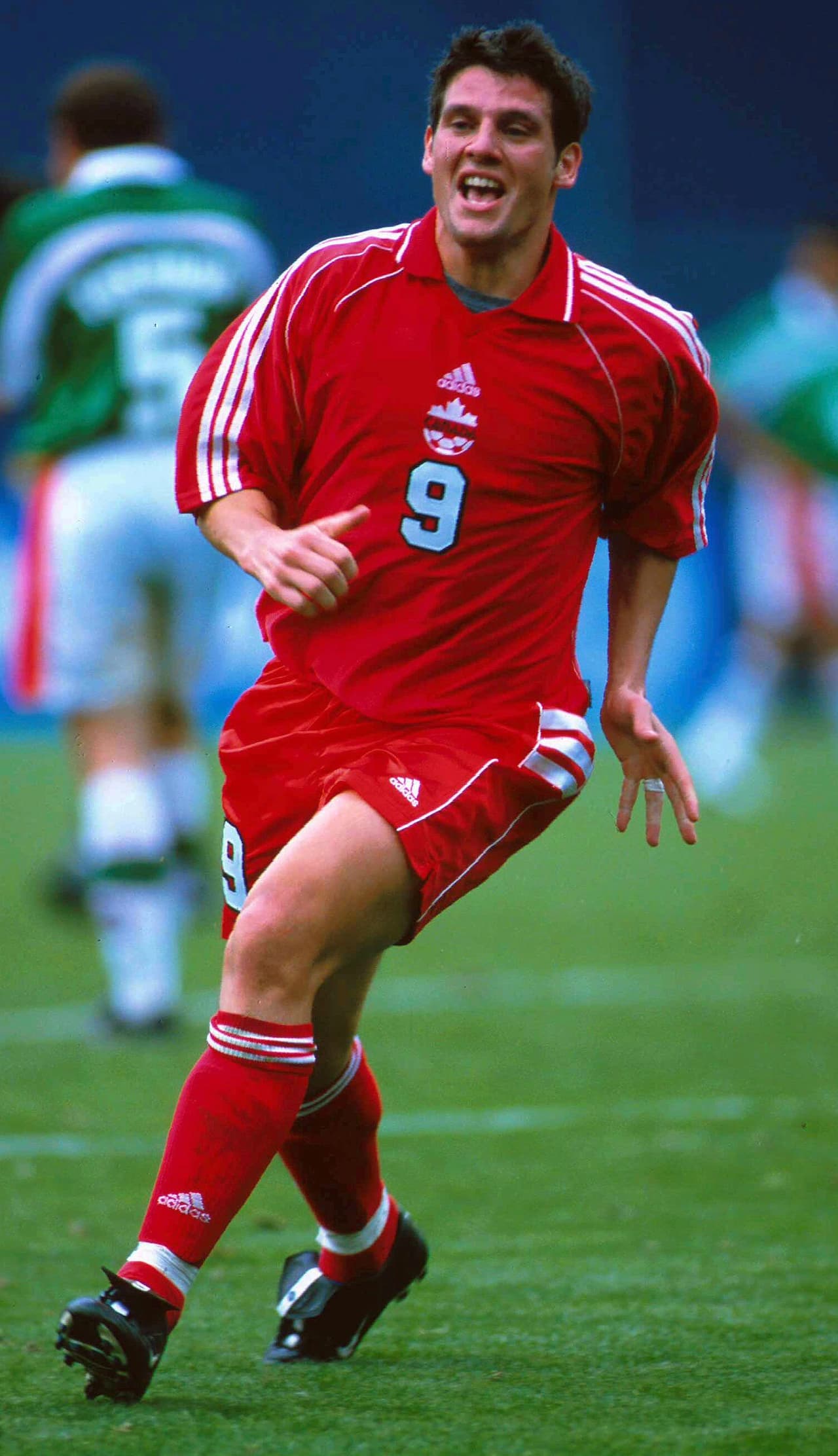 Canadá logró su primer y único título de Copa Oro que tiene en sus vitrinas, además en esa edición el canadiense Carlo Corazzin se convirtió en el máximo goleador del torneo con 4 tantos y su compatriota Craig Forrest fue elegido el MVP de la justa.