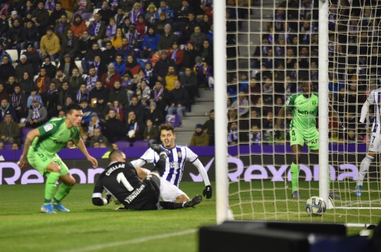El resultado deja al Valladolid con cinco cotejos en La Liga sin ganar; mientras tanto, el equipo del 'Vasco' Aguirre está a dos puntos para salir de la zona de descenso.