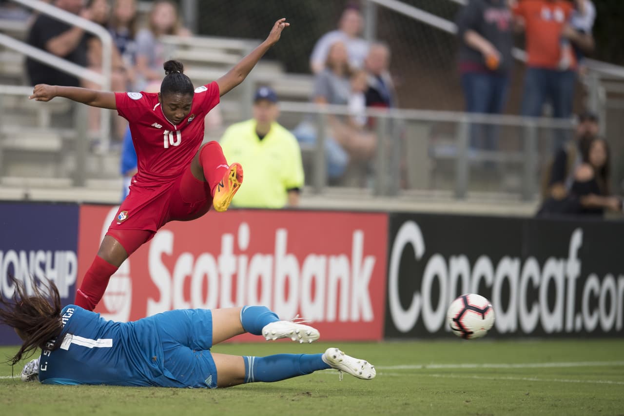 A partir de ese momento, las panameñas tomaron confianza, bastante a decir verdad, y sediaron la porterìa de Cecilia constantemente.