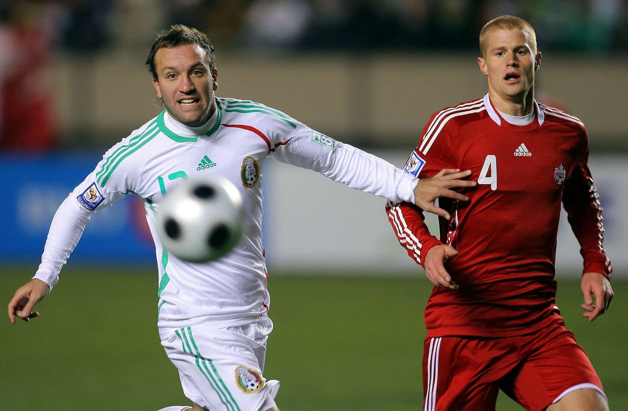 El duelo más reciente entre mexicanos y canadienses fuera para las eliminatorias al Mundial Sudáfrica 2010 cuando un milagroso gol de Matías Vuoso le dio vida al 'Tri' que todavía dirigía Sven-Göran Eriksson.