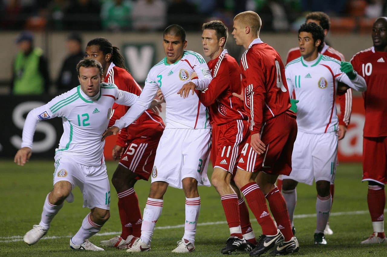 La derrota ante un cuadro de suplentes de Canadá hubiera dejado a México sin llegar al Hexagonal Final rumbo a la Copa del Mundo y aunque el gol del 'Toro' le dio un poco de oxígeno al decadente proceso con Eriksson, dos partidos después fue cesado del cargo.