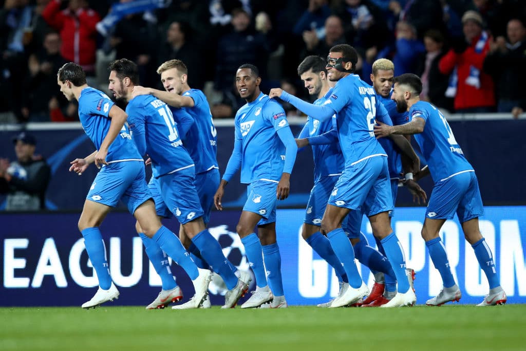 La fiesta de los locales se prendió muy temprano para tristeza de Guardiola en su regreso al banquillo en Champions League.