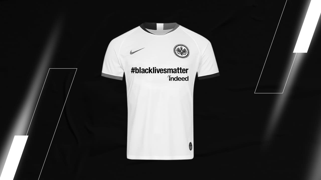 El Eintracht Frankfurt jugará las semifinales de la Pokal contra el Bayern con una leyenda muy particular en su camiseta: 'Black Lives Matter' para manifestarse en contra de la violencia racial.
