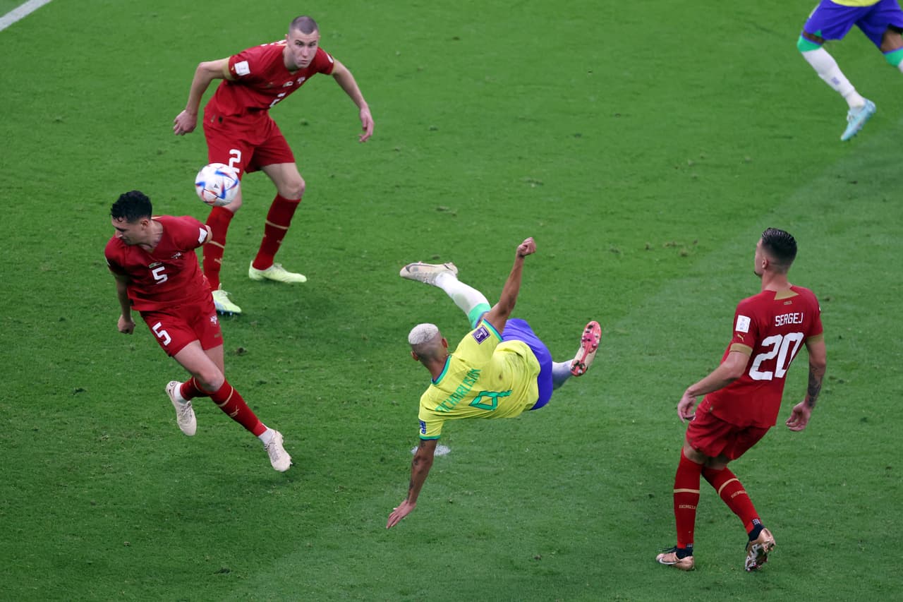 Brasil venció dos goles por cero a Serbia en su debut en La Copa del Mundo Qatar 2022 con la oportunidad de haber visto el mejor gol del Mundial de parte de Richarlison, en el mismo encuentro donde Neymar se fue lastimado y queda esperar saber si está lastimado o su salida fue sólo precaución.