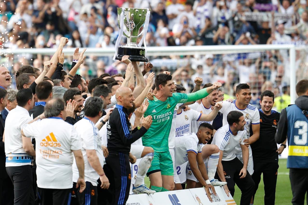 ¡Campeón de España! Real Madrid celebra el título 35 de Liga de su historia.