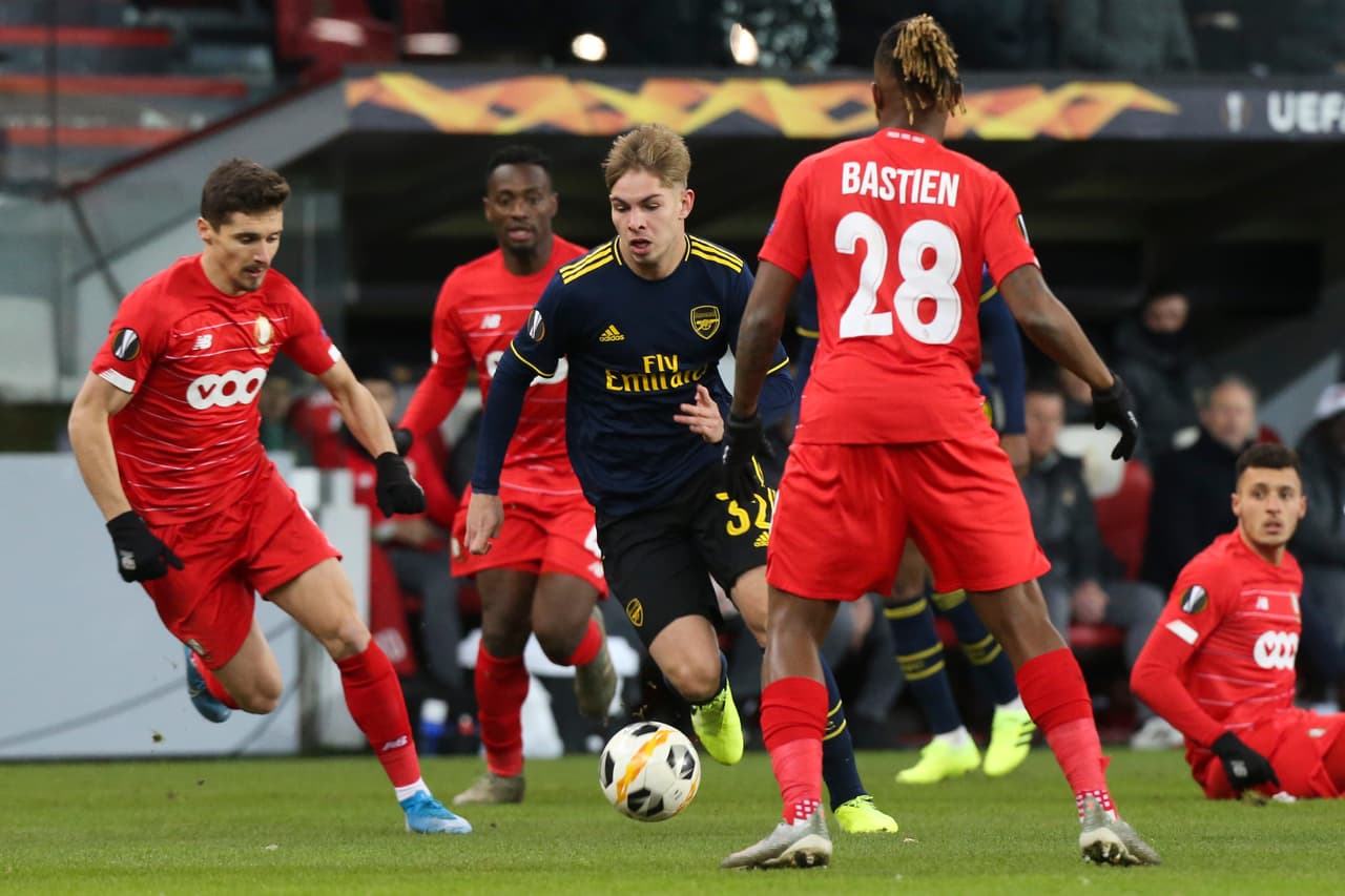 Arsenal logra remontar y empatar marcador 2-2 ante Lieja y amarra su pase a octavos de final de Europa League. Bukayo Saka, con gol y asistencia, es la estrella del partido.
