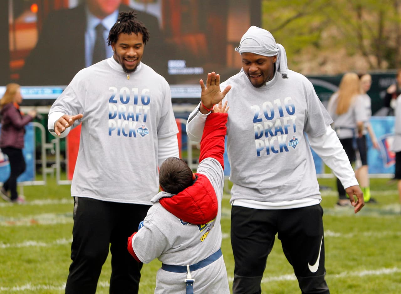Los niños de Chicago pudieron convivir con las futuras estrellas de la NFL que por ahora son prospectos previo al Draft 2016.