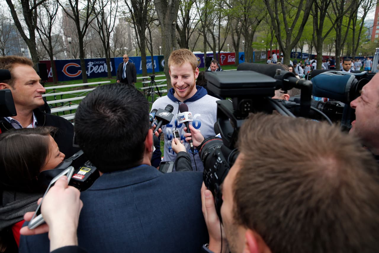 Carson Wentz estuvo presente en el NFL Play 60, el egresado de North Dakota State es uno de los prospectos que podría ser número uno global en el Draft.