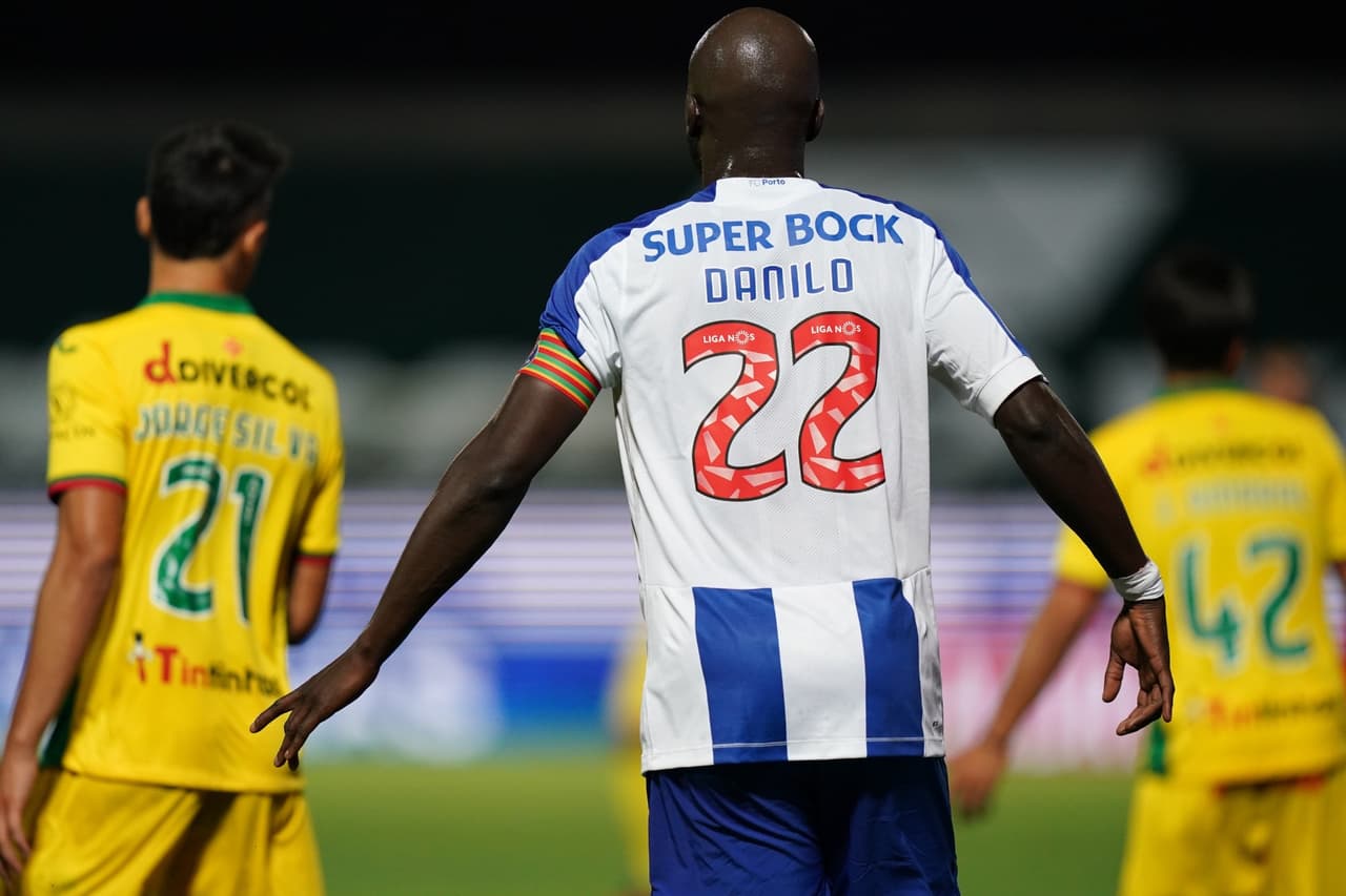 Chancel Mbemba marcó al 7' la única anotación del juego que representó tres puntos valiosos para el Porto.