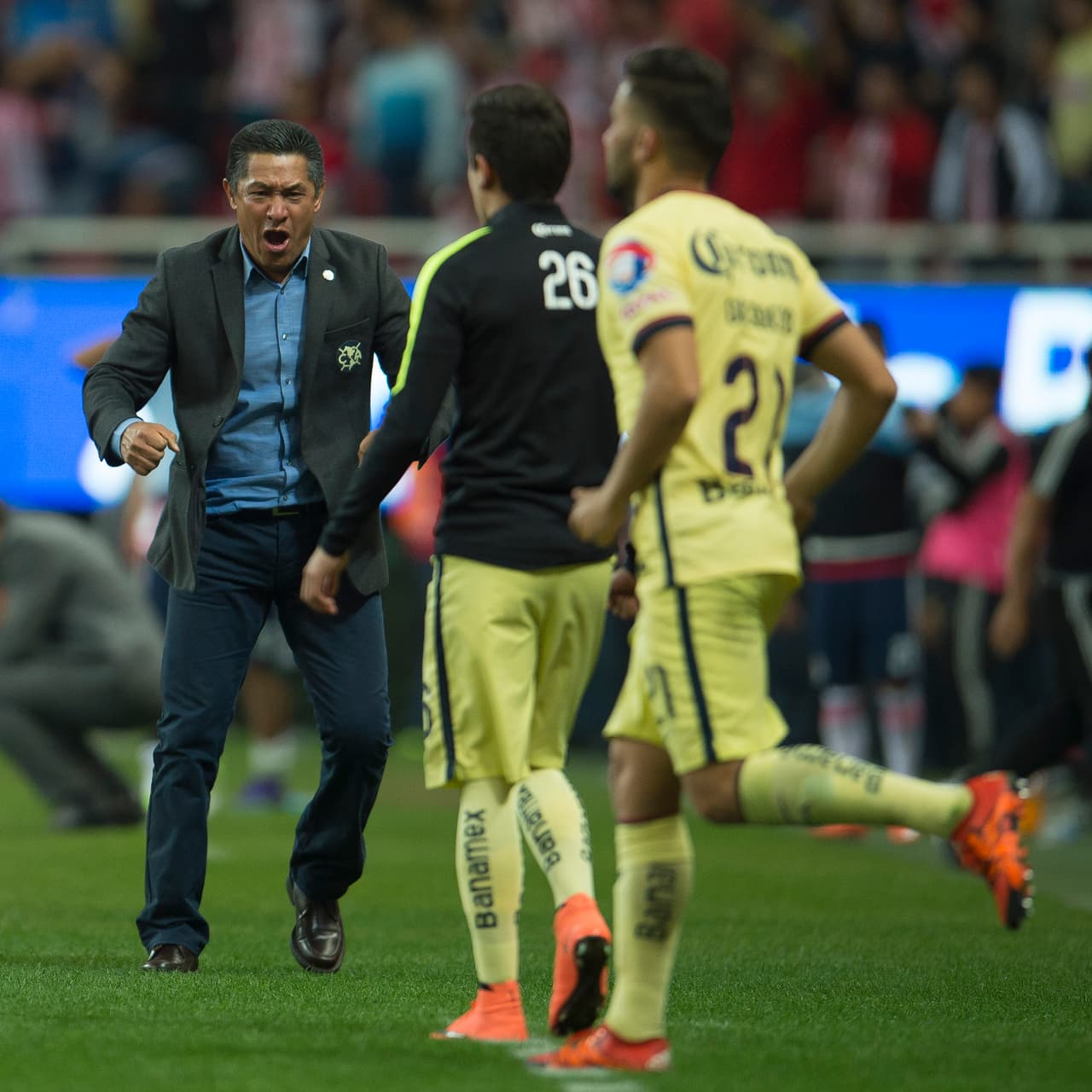 Con goles de Oribe Peralta y Darwin Quintero, las Aguilas se llevaron los tres puntos y Ambriz la satisfacción de ganar su primer clásico como técnico del América.