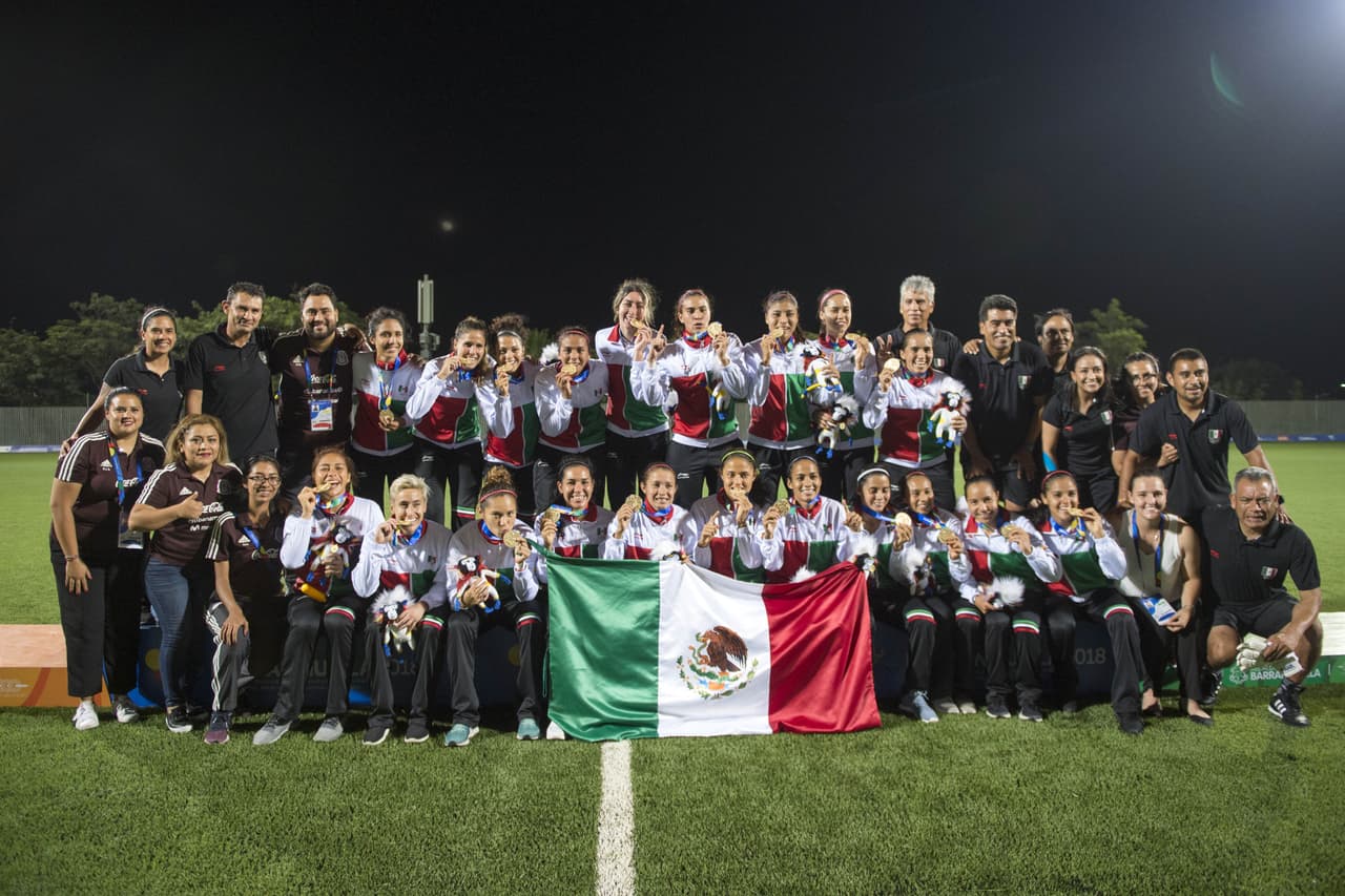 Así fue como el oro se quedó en los cuellos de las campeonas del fútbol femenino en los Juegos Centroamericanos y del Caribe en Barranquilla 2018.