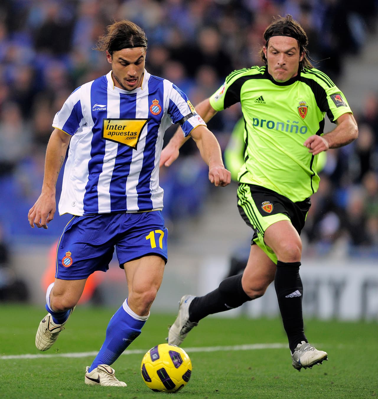 Pablo Daniel Osvaldo es uno de los futbolistas que más veces ha cambiado de playera durante el mercado invernal. Primero lo hizo en enero del 2010 llegando del Bologna de Italia al Espanyol de Barcelona donde destacó marcando 21 goles.