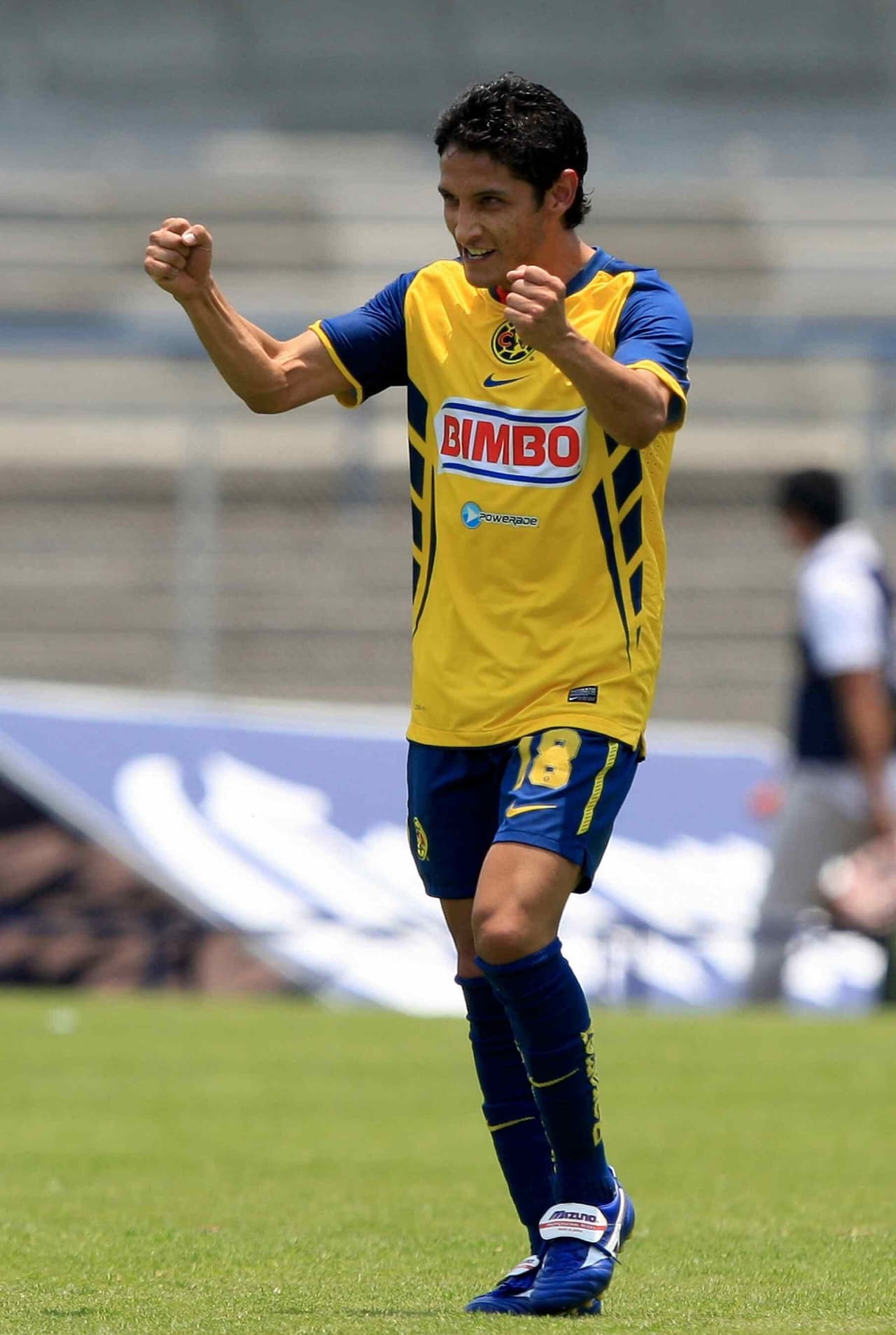 ¿Recuerdan a Ángel Reyna con el América? El mexicano marcaría 13 tantos en el Clausura 2011 para ser el máximo goleador del torneo.