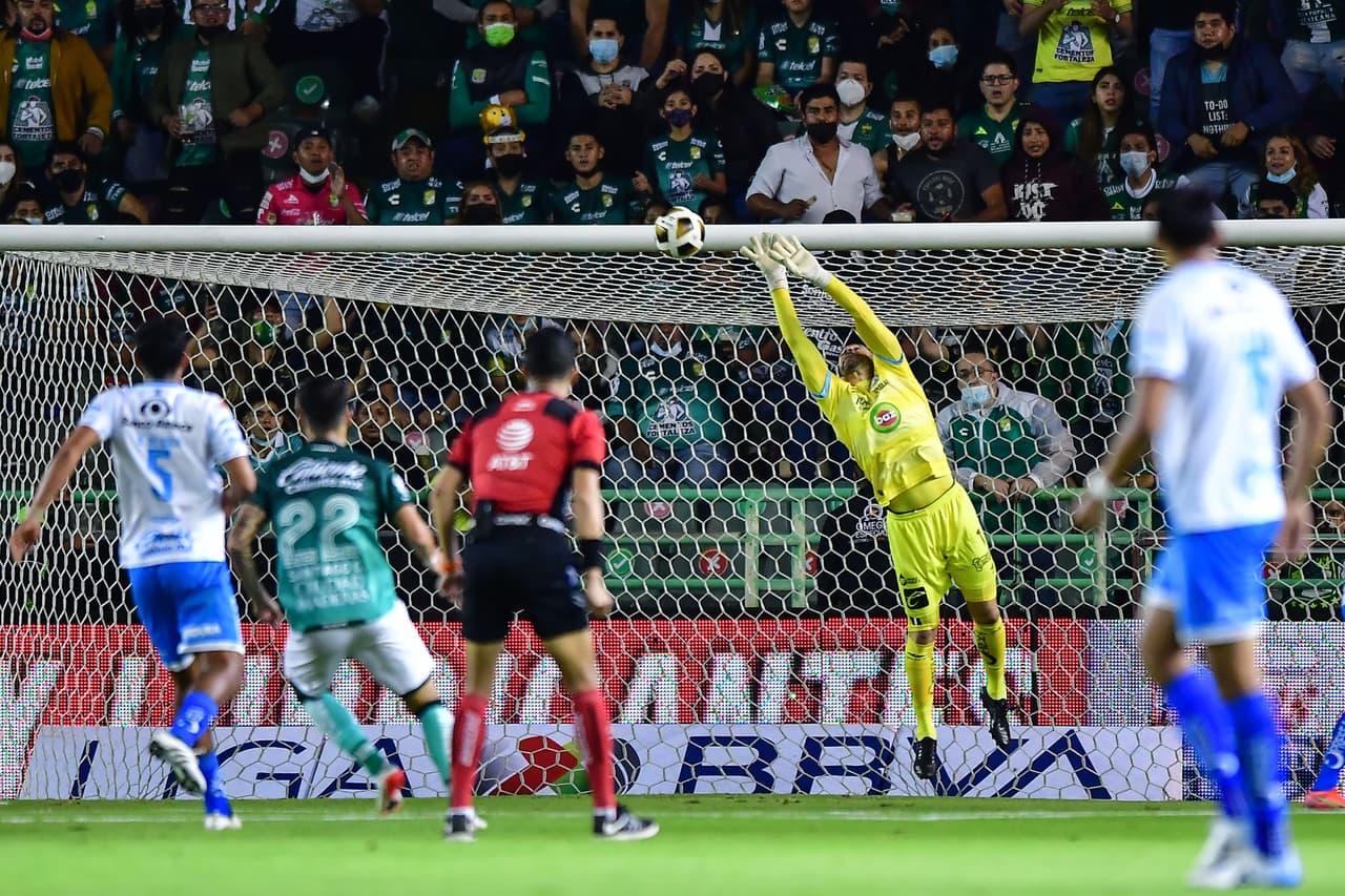 Antony Silva se hizo figura desde los primeros minutos.