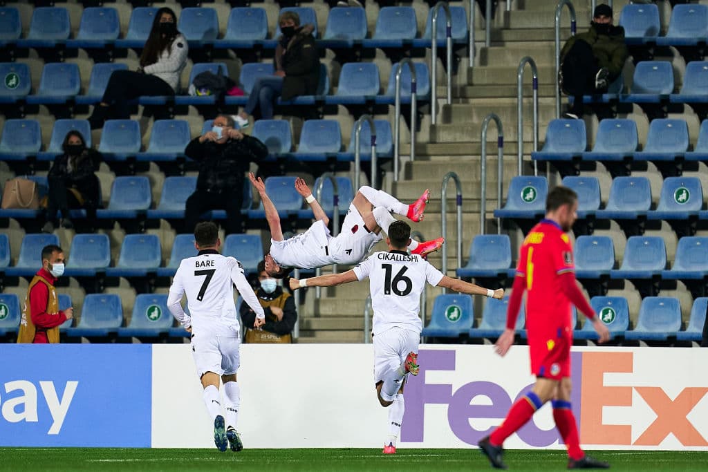 Grupo J | Liechtenstein cayó por la mínima ante Armenia. || Grupo I | Andorra cayó 0-1 ante Albania. || Moldavia e Islas Feroe igualaron por la mínima.