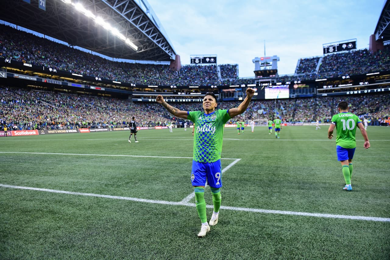 Seattle Sounders fue ampliamente superior a Pumas y se impuso con un doblete de Raúl Ruidíaz y otro tanto de Nicolás Lodeiro.