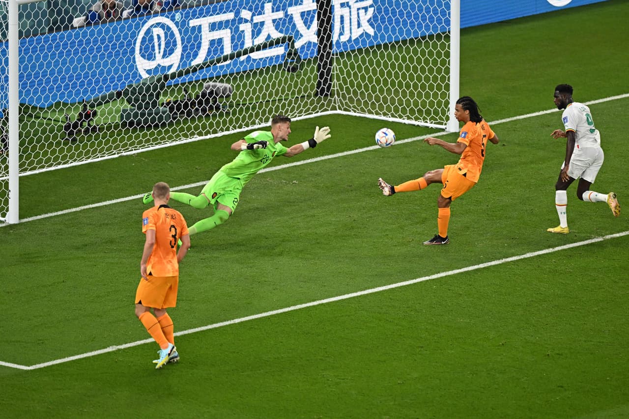 La Selección de Holanda sufrió para conseguir la victoria que se le presentó por fin en la segunda mitad gracias a los goles de Gakpo y Klaassen y así empatan con Ecuador siendo líderes en el Grupo A.