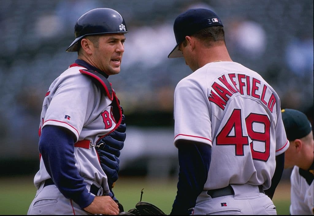 4) Jason Varitek. Incluido en el canje que mandó de los Seattle Mariners a los Boston Red Sox a Derek Lowe a cambio del relevista Heathcliff Slocumb, el receptor Varitek llegó a tierras bostonianas en 1997.