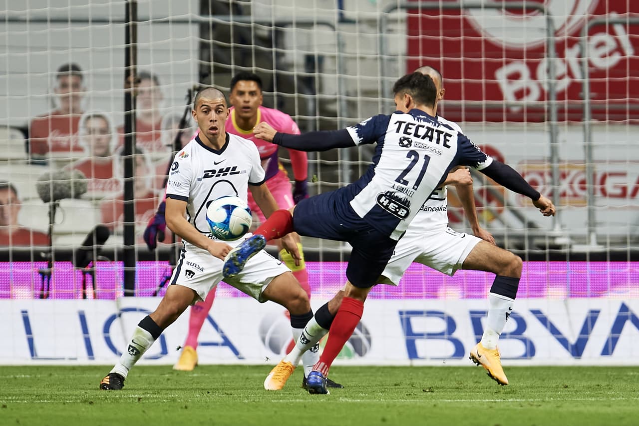 Aké Loba (31’) marcó el solitario tanto que definió el encuentro. Alan Mozo dejó a los pumas con diez hombres desde el 37’ de juego por una fuerte entrada. En la sexta fecha de la competición, Monterrey visitará a Santos y Pumas hará lo propio con Toluca.