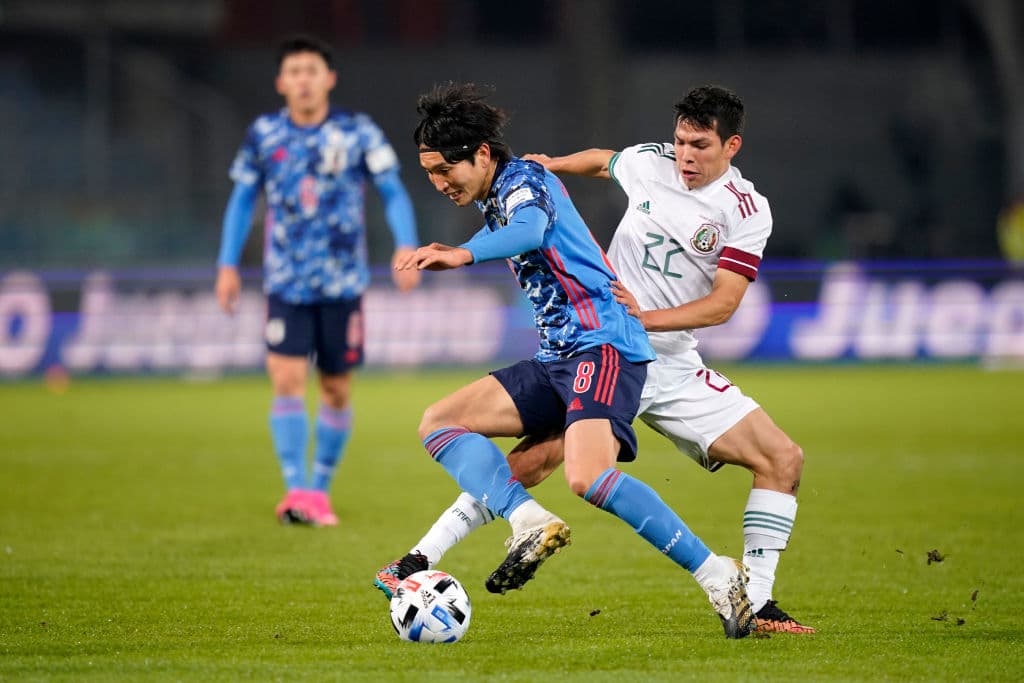 Japón ve la derrota ante México 0-2 en partido amistoso. El equipo mexicano se levantó en la segunda mitad y anotó el par de goles. El primer tanto cayó al minuto 63 por parte de Raúl Jiménez y, minutos después, el 'Chucky' Lozano descontaba el segundo gol para la escuadra tricolor.
