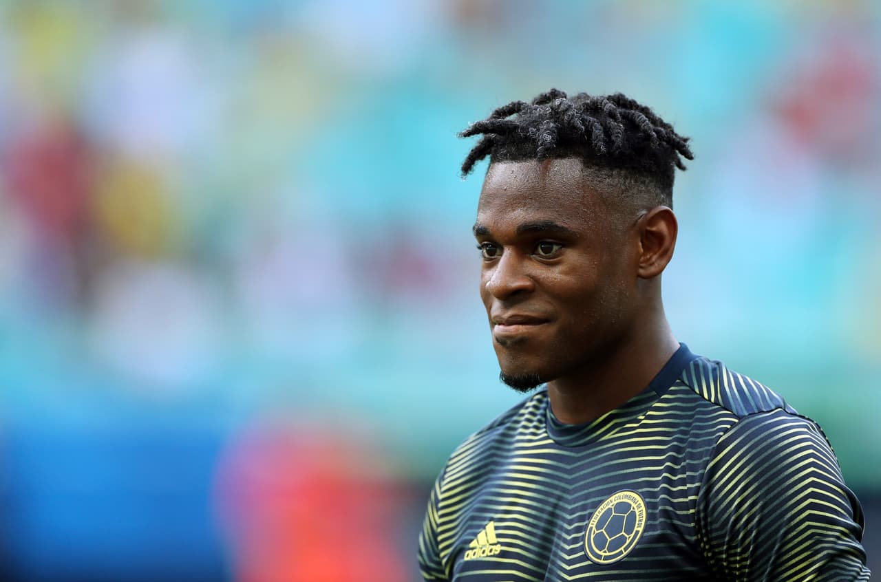 Duván Zapata salió lesionado durante el encuentro contra Chile, lo cual preocupa tanto a su selección como al Atalanta.