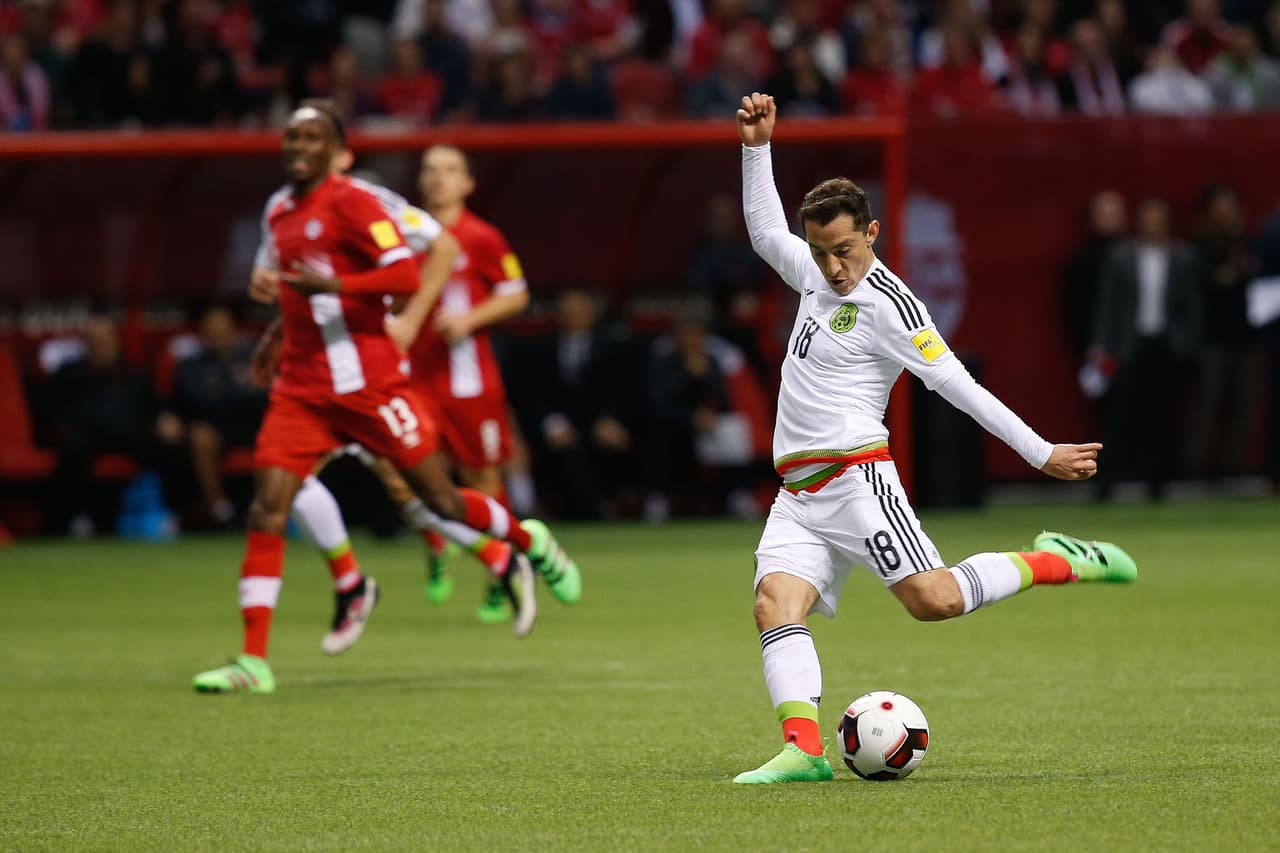 7 - Andrés Guardado - Tocó poco el balón en la primera mitad, incluso en una de sus salidas se equivocó y casi anota Canadá. Tuvo una actuación discreta, pero corrió la milla como es una costumbre en él.