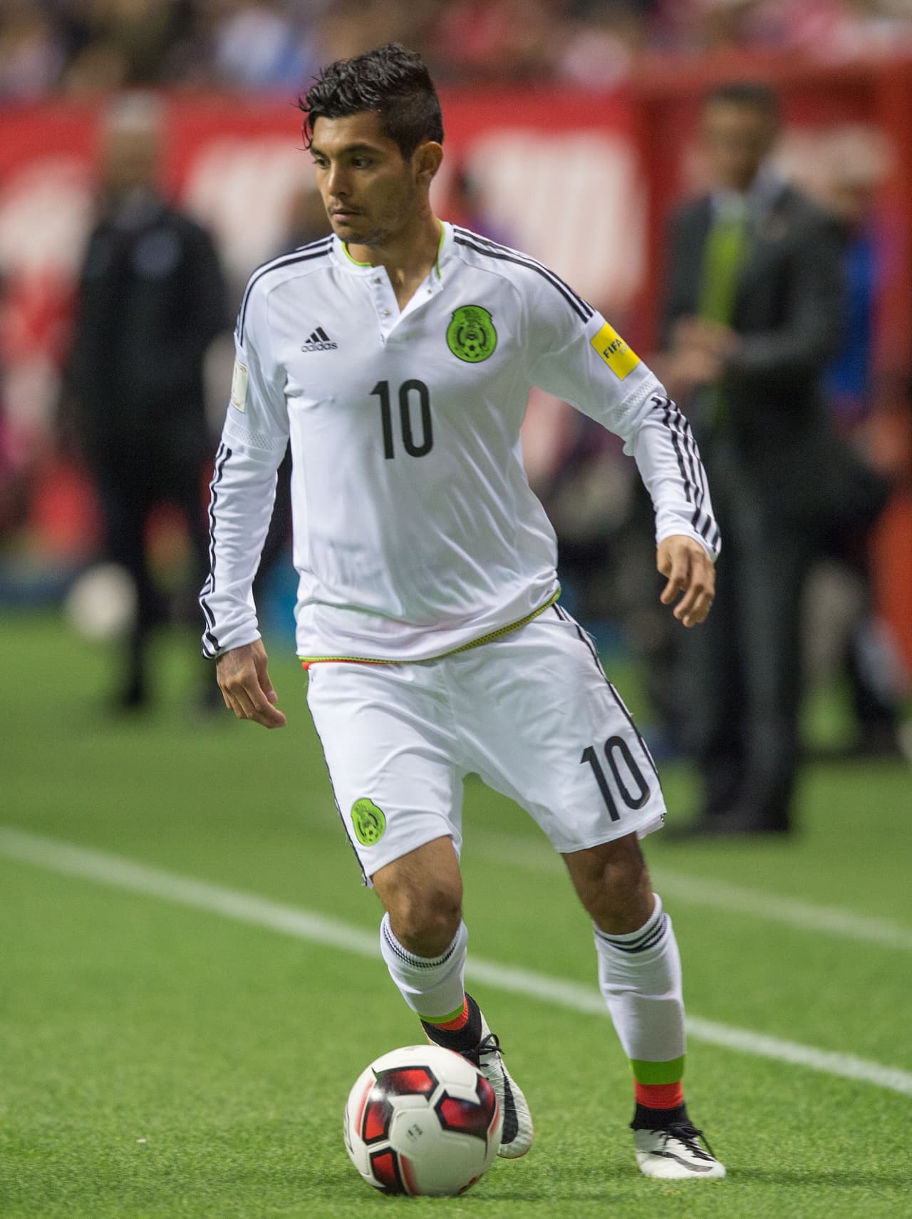 8 - Jesús Manuel Corona -Descarado como siempre, al “Tecatito” le costó entrar al ritmo del encuentro, pero nos deleitó con algunas de sus pinceladas a la ofensiva. Una de ellas, la del tercer gol en la que enseñó su picardía con fintas y un disparo que le dobló las manos a Borjan.