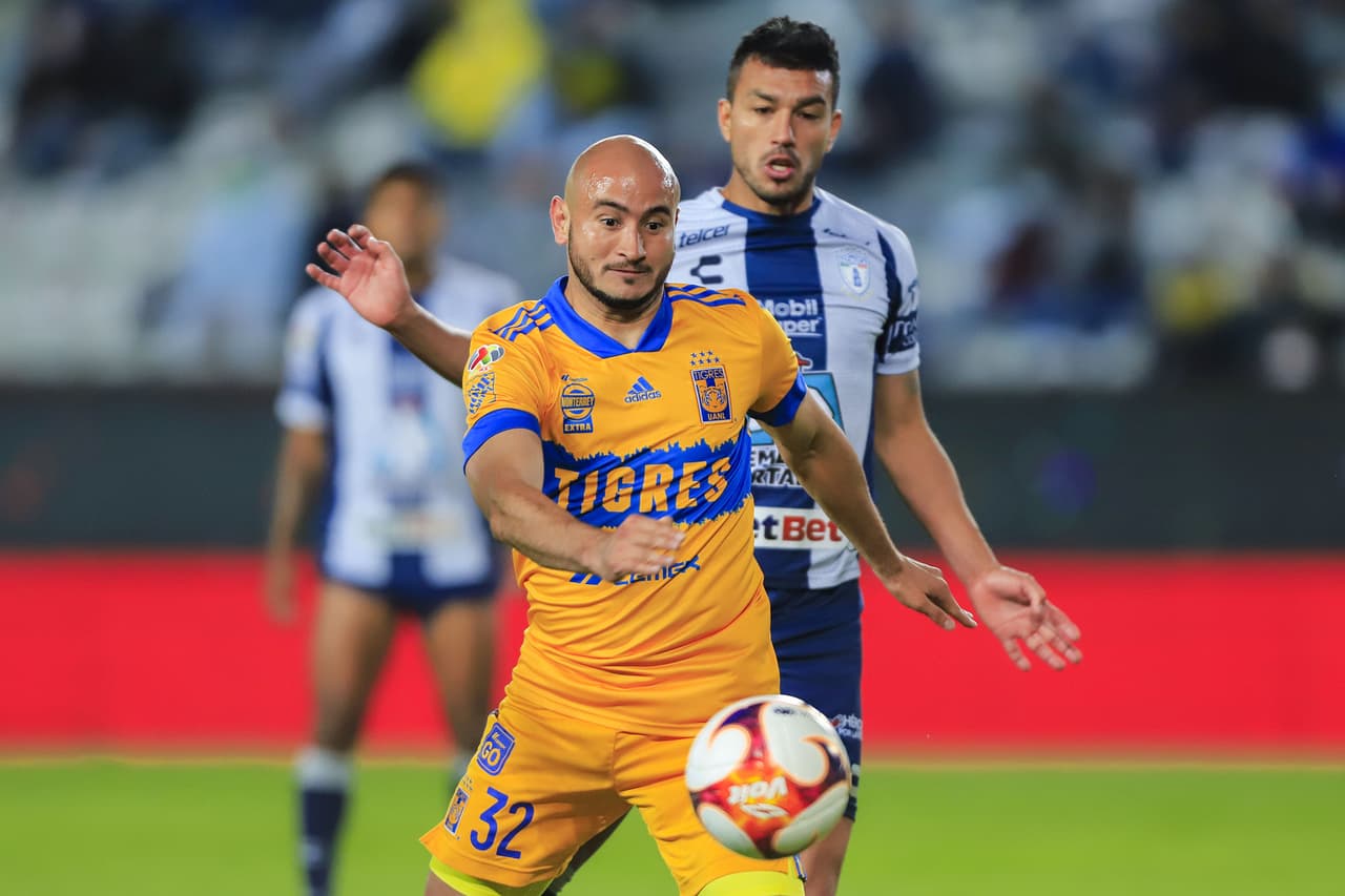 Roberto de la Rosa agarra adelantado a Nahuel y consigue el tanto que la da la victoria a 1-0 sobre los Tigres. Los felinos quedan fuera de del repechaje y Pachuca recupera posiciones y llega a la onceava plaza.