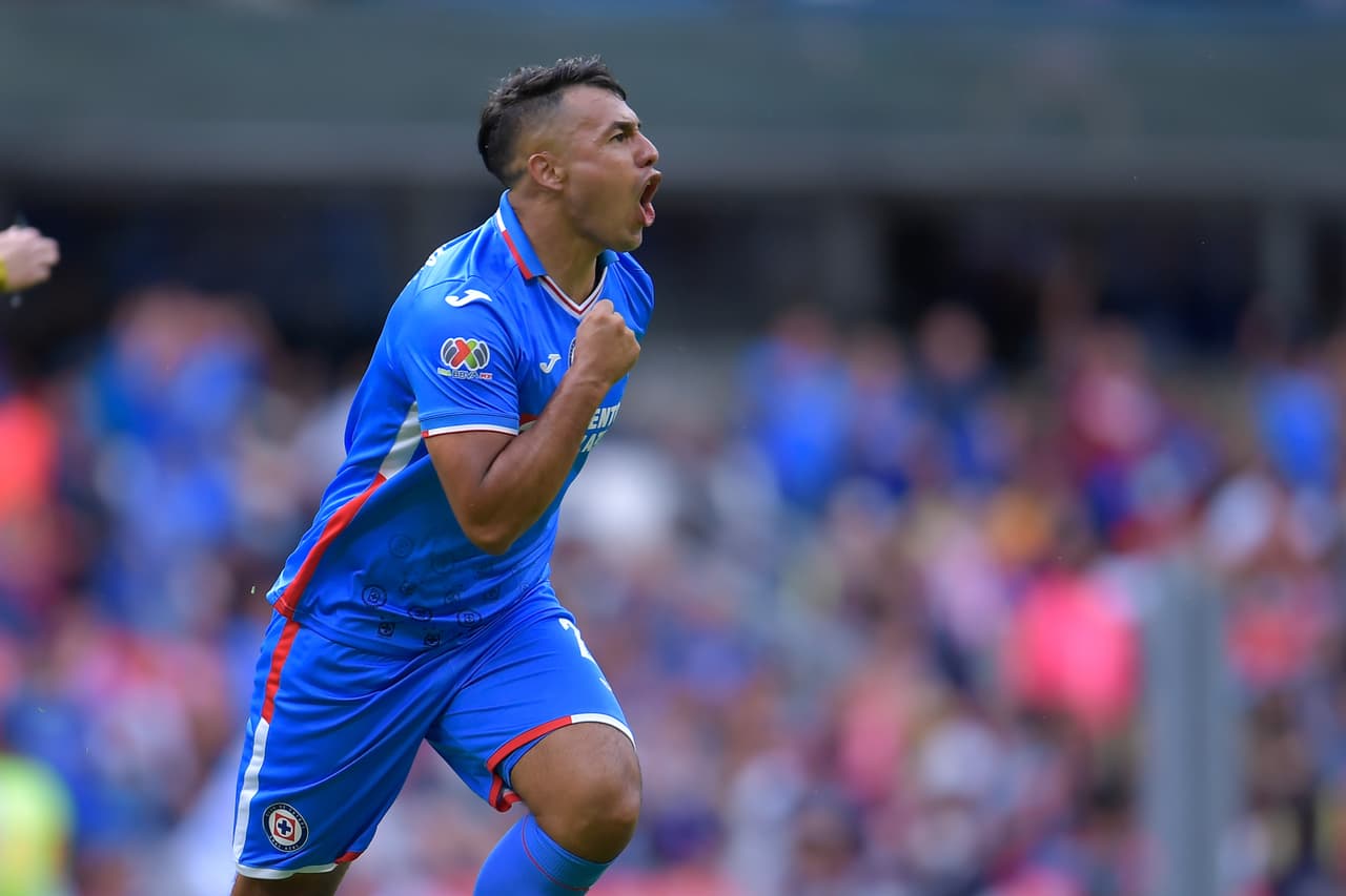 El chileno marcó su primer gol con los celestes.