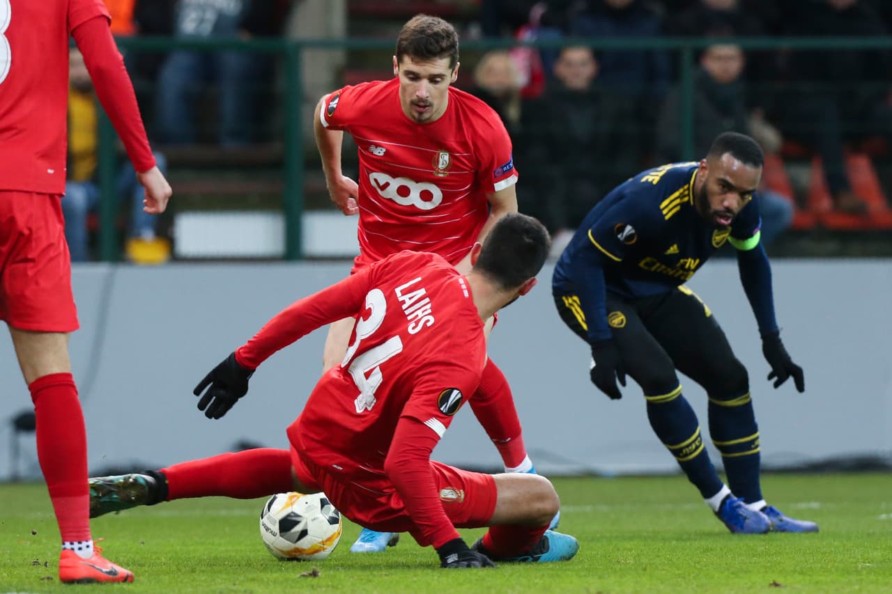 Arsenal logra remontar y empatar marcador 2-2 ante Lieja y amarra su pase a octavos de final de Europa League. Bukayo Saka, con gol y asistencia, es la estrella del partido.