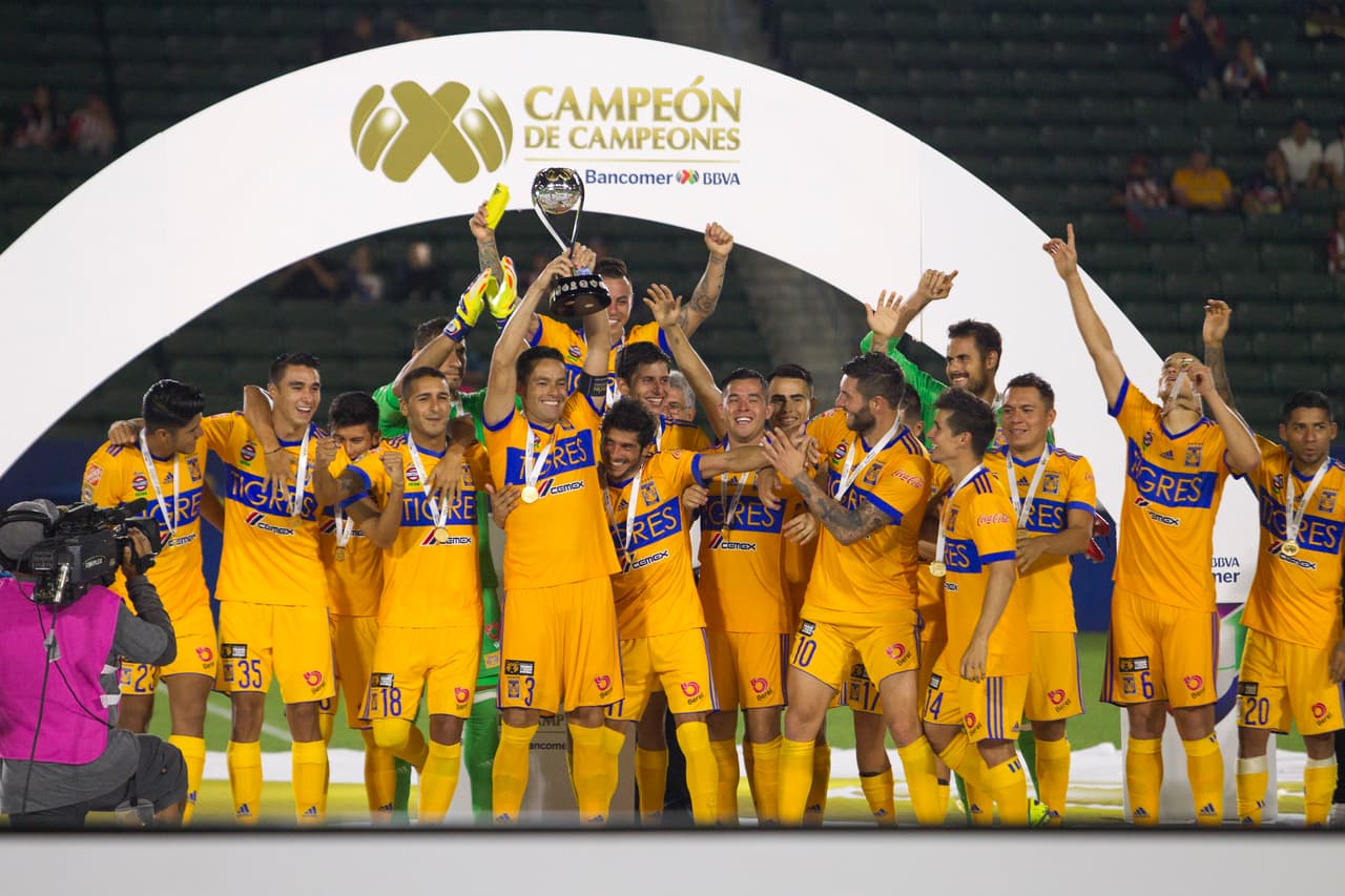 Un solitario gol del chileno Eduardo Vargas, que parece que llegó conectado de la Copa Confederaciones, fue suficiente para gritar campeón.