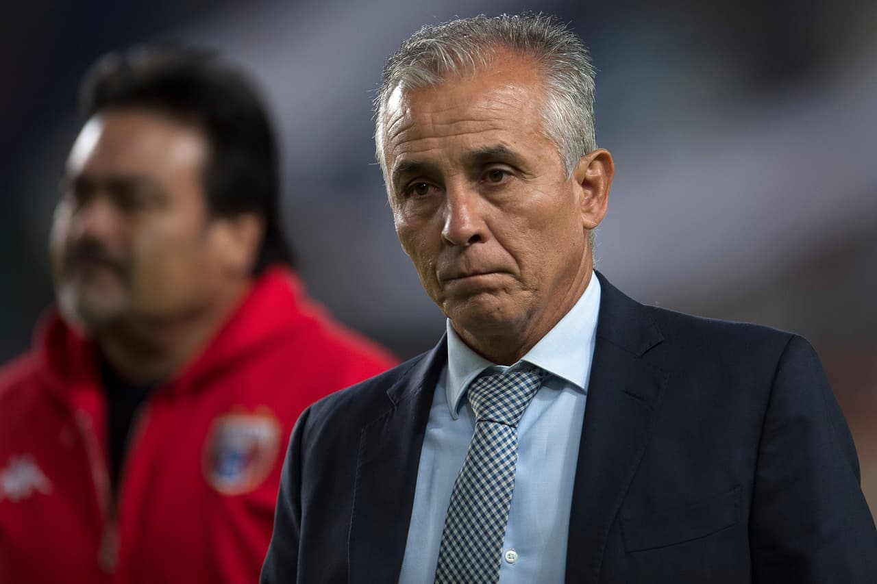 <b>Polémicos: </b>El multicriticado
<b>Sergio Bueno</b>, objeto de burlas y unos cuantos memes. Sin duda, un técnico enfocado a full en salvar a equipos del descenso.