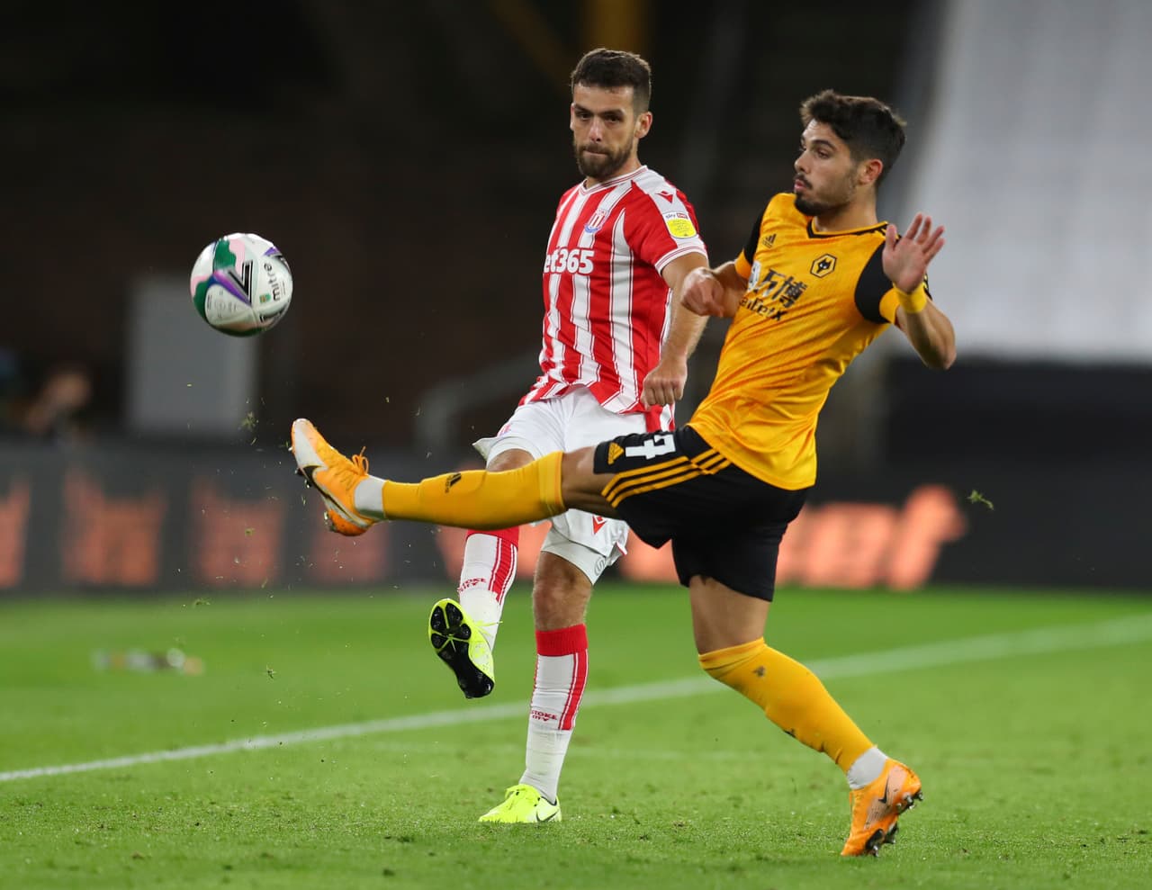 Wolverhampton cae ante Stoke City y se despiden de la EFL Cup | Raúl Jiménez ingresó al campo a los 69’ de juego. Jacob Brown 86’ marcó el tanto del triunfo que mandó a casa a los Wolves.