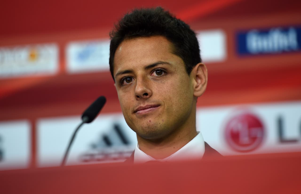 En el mercado de verano del 2015,
<b>el <i>Chicharito </i>Hernández fue protagonista sobre el cierre. El 31 de agosto se confirmó su paso del United al Bayer Leverkusen.</b>