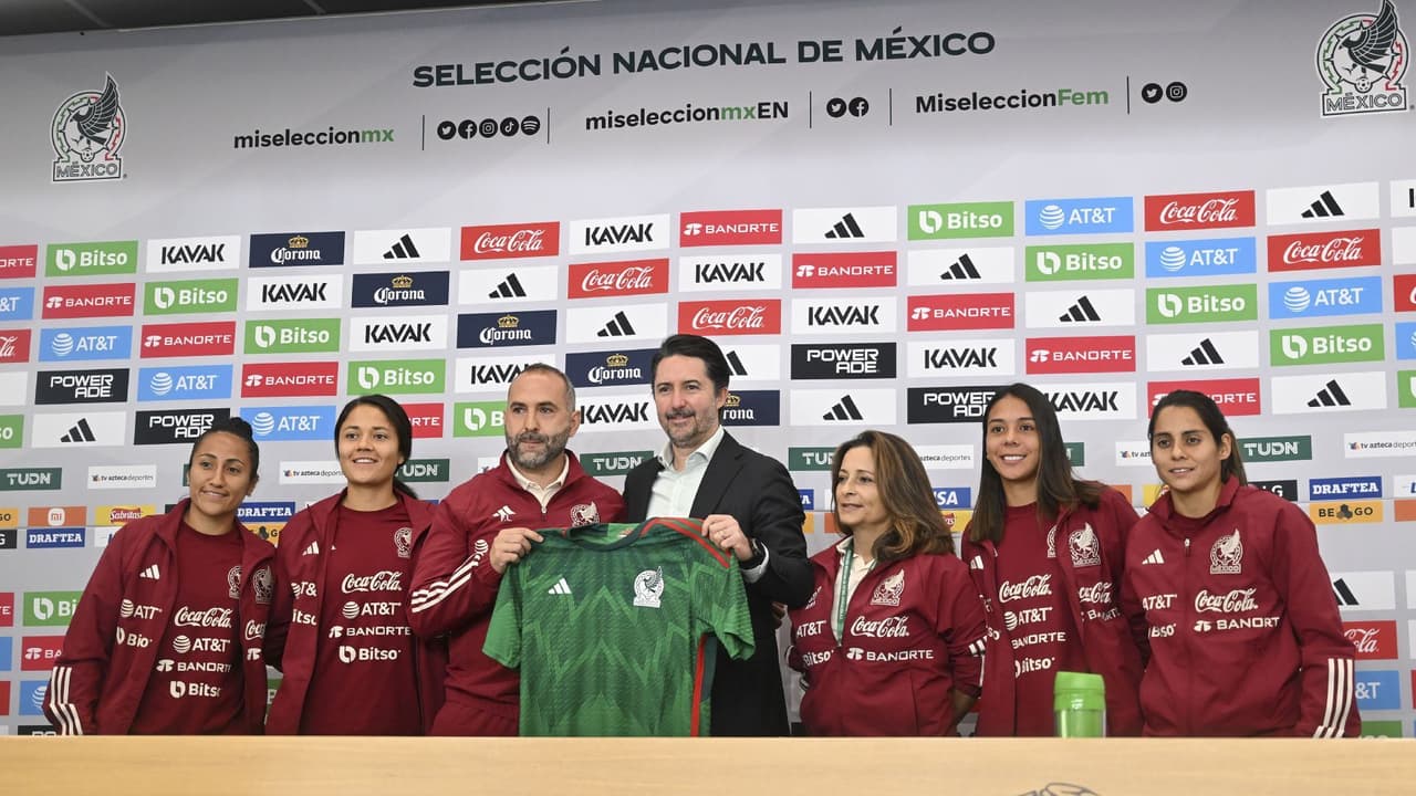 Pedro López, presentado como DT de selección mexicana femenil y se pronuncia sobre Charlyn