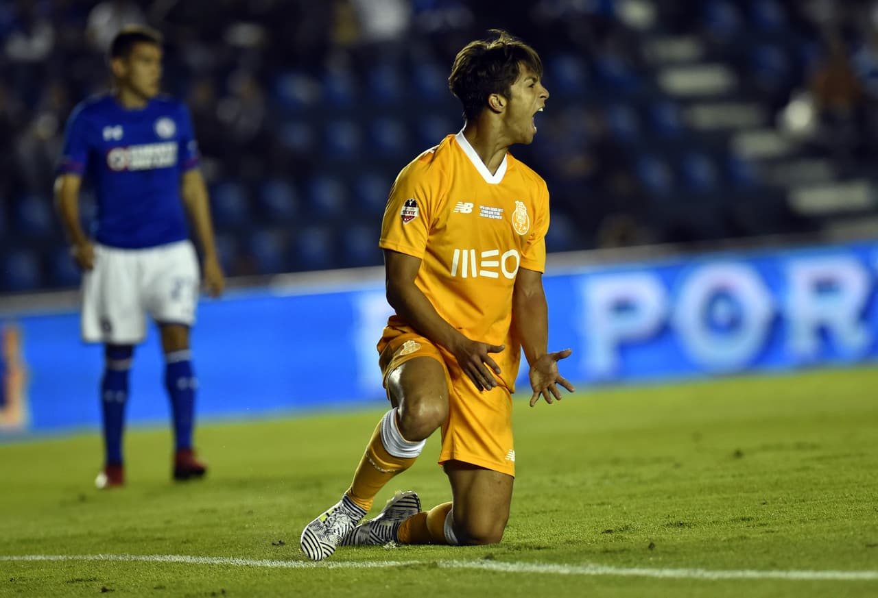 El español Olíver Torres parece que regresará a su país en este mercado desde el Porto. Se dice que llegaría al Betis.