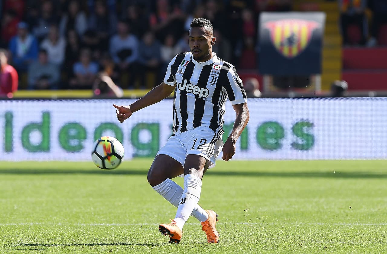 El nuevo PSG, sin Emery, estaría pensando en llevar a Alex Sandro para ponerle más dinamita a sus extremos.