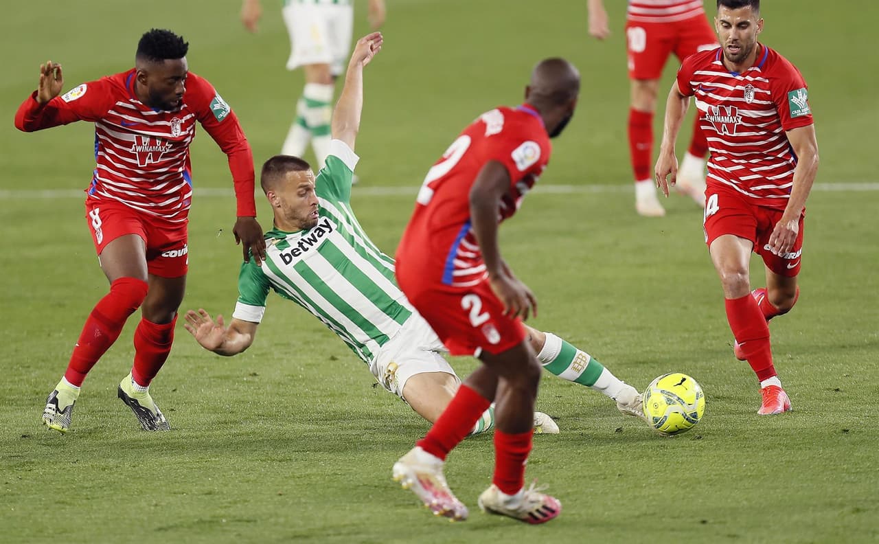 Con doblete de Borja Iglesias, el Real Betis consigue victoria sobre Granada 2-1 en la Jornada 35 de LaLiga. Al minuto 71 ingresó Diego Lainez y al 89' entró de cambio And´res Guardado; los verdiblancos se acercan a puestos europeos.