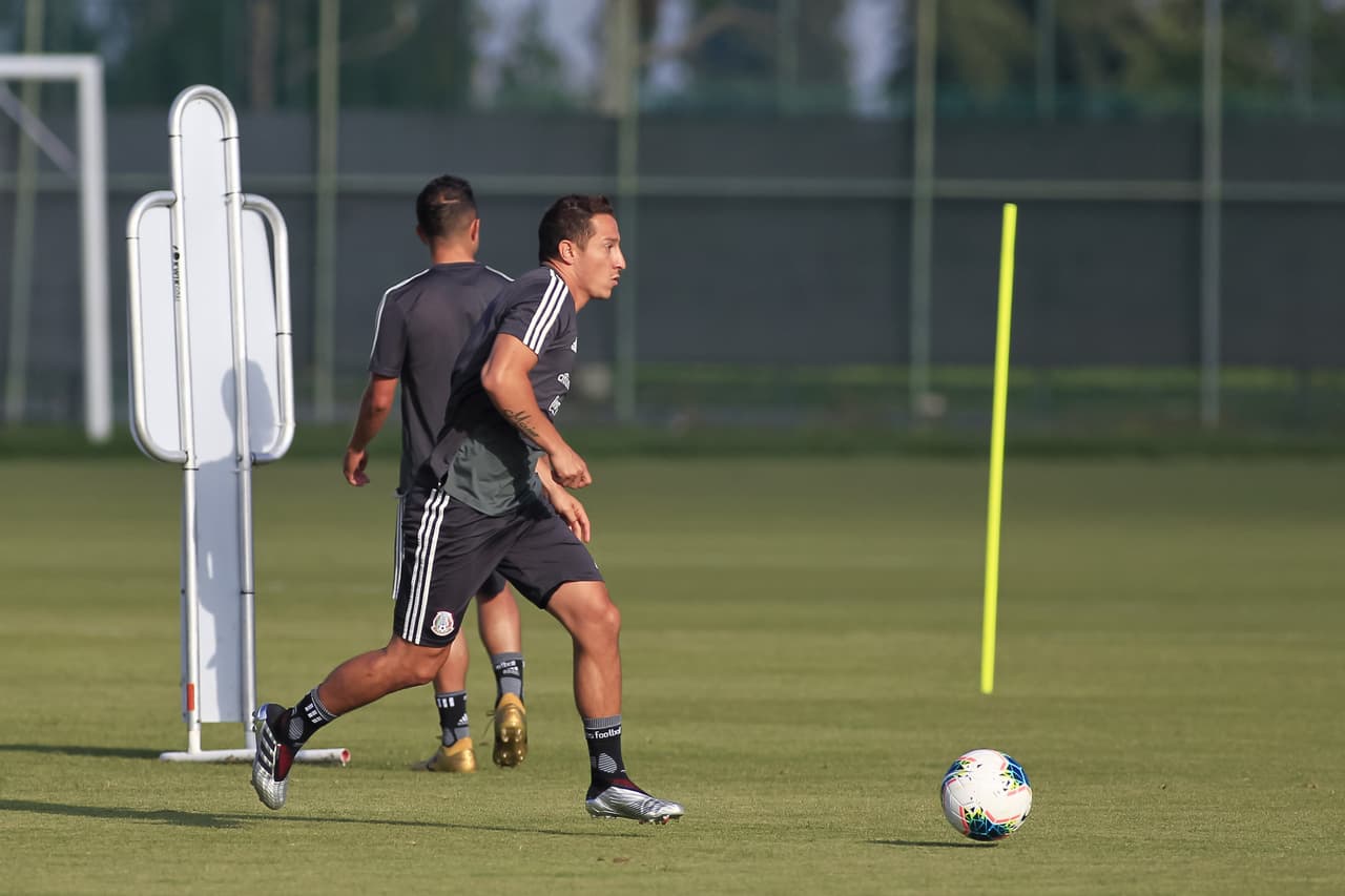 La Selección Mexicana realiza sus últimos ajustes en Los Ángeles (California) con miras a su debut, el primer partido en un torneo oficial con Gerardo Martino como técnico, contra Cuba por el Grupo A de la Copa Oro.