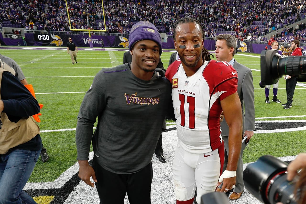 Draft 2007 – Arizona dejó pasar a Adrian PetersonLos Cardinals decidieron no escogerlo con el pick #5 global, y así cambiar la suerte de la franquicia, por optar por el tackle izquierdo Levi Brown que jugó 79 partidos en siete años. Un error que pudo haberle costado campeonatos al equipo.