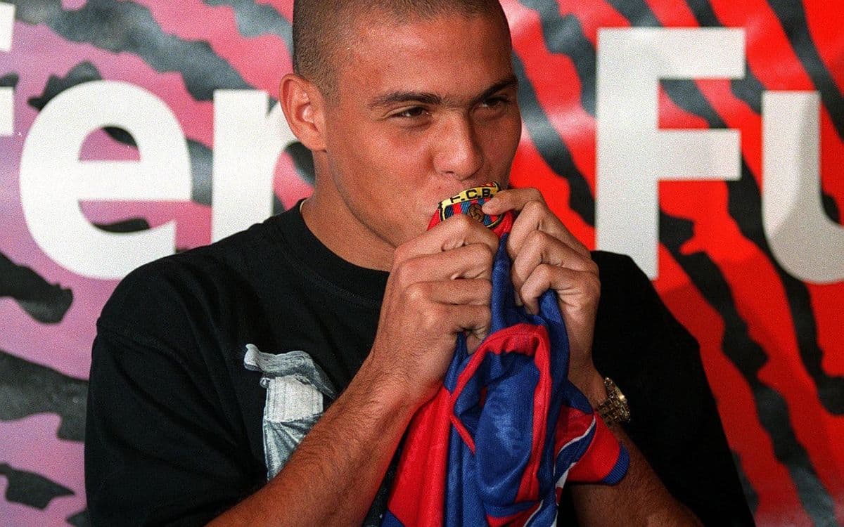 En agosto de 1996 fue su presentación como jugador blaugrana.