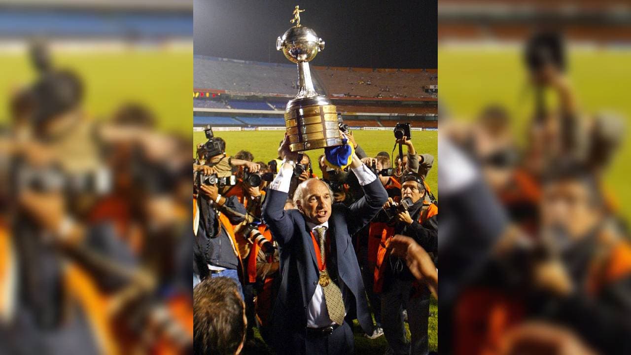 Carlos Bianchi, quien llevó a los Xeneizes a conseguir tres ocasiones la Copa Libertadores.
